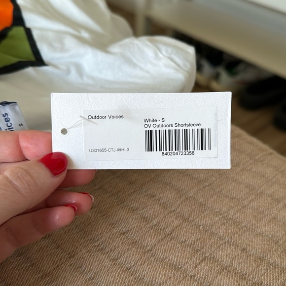 NWT Outdoor Voices “OV Outdoors” Shortsleeve T Shirt size Small - Picture 4 of 4